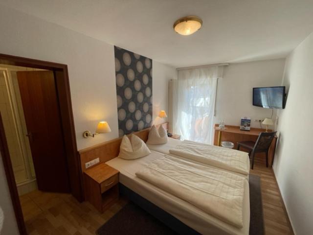 Hotel Ebnet Mutterstadt Exterior photo